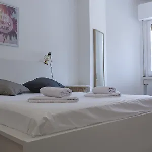 Flateli Roger 6 Apartment