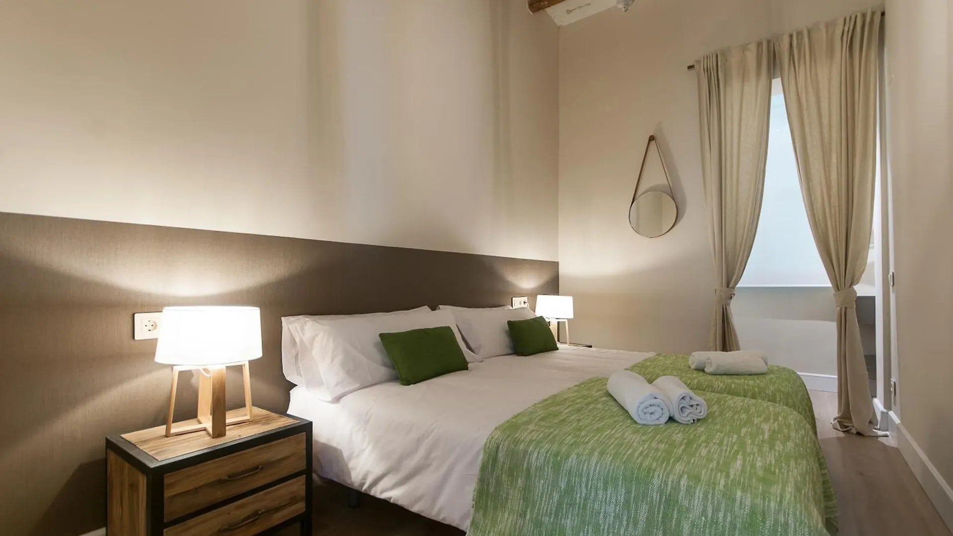 ברצלונה Weflating Suites Sant Antoni Market 0*,  ספרד