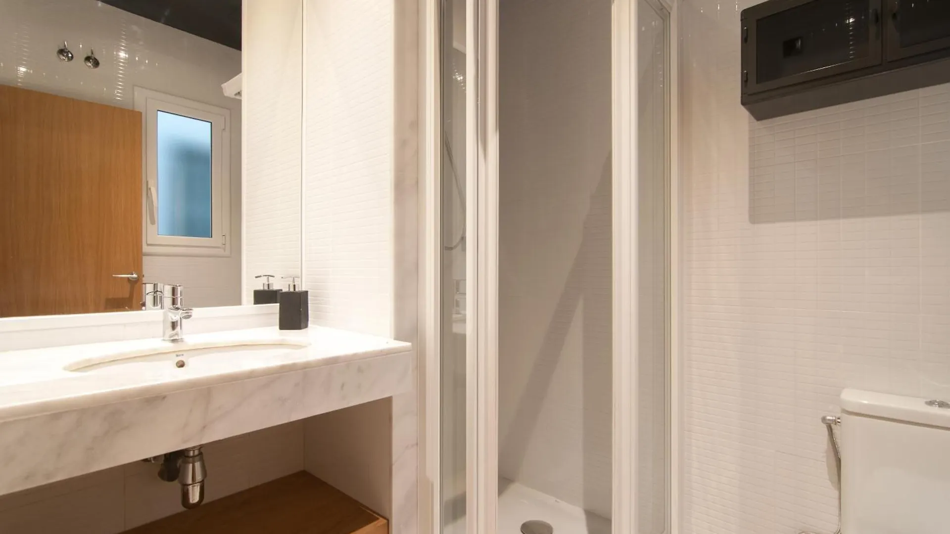 ברצלונה Weflating Suites Sant Antoni Market 0*,  ספרד